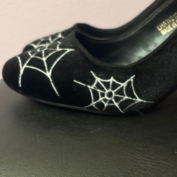 Black Spider Web Heels - Picture 3 of 4